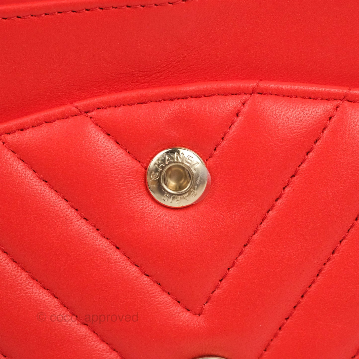 Chanel Classic M/L Medium Flap Chevron Red Lambskin Gold Hardware