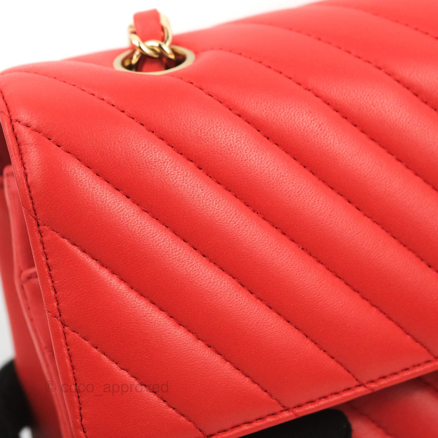 Chanel Classic M/L Medium Flap Chevron Red Lambskin Gold Hardware