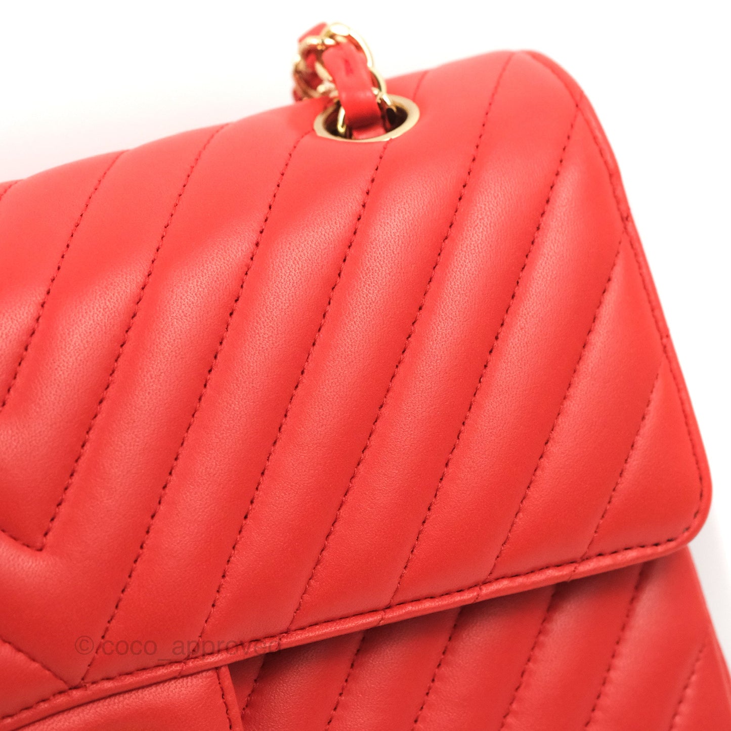Chanel Classic M/L Medium Flap Chevron Red Lambskin Gold Hardware