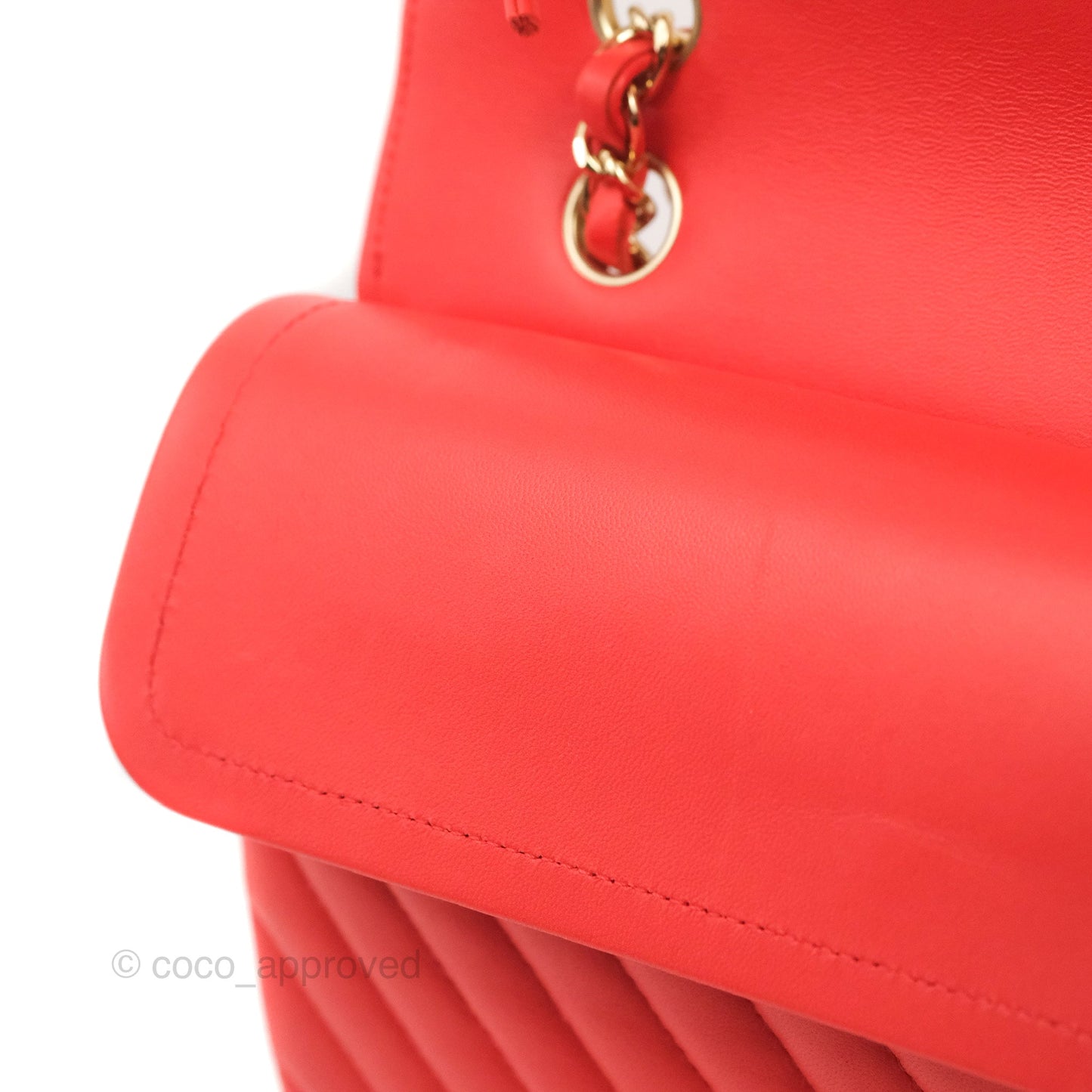 Chanel Classic M/L Medium Flap Chevron Red Lambskin Gold Hardware