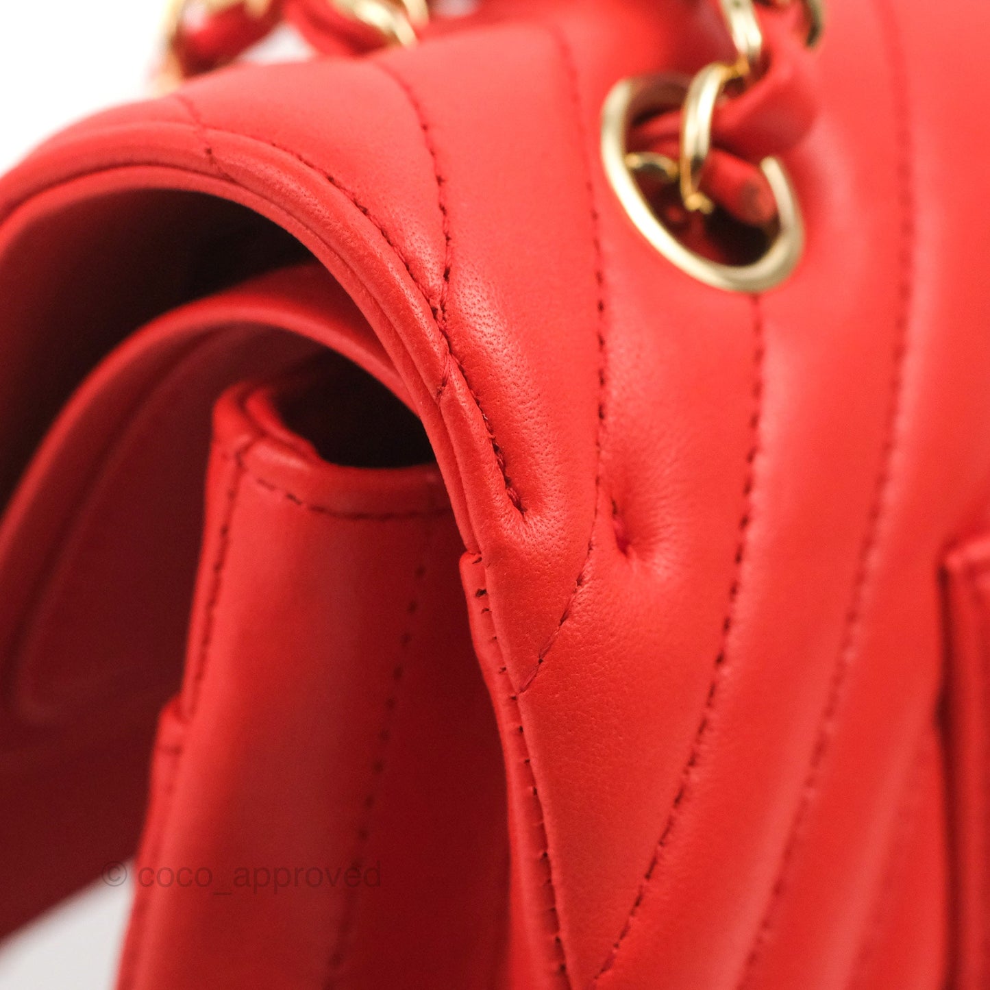 Chanel Classic M/L Medium Flap Chevron Red Lambskin Gold Hardware