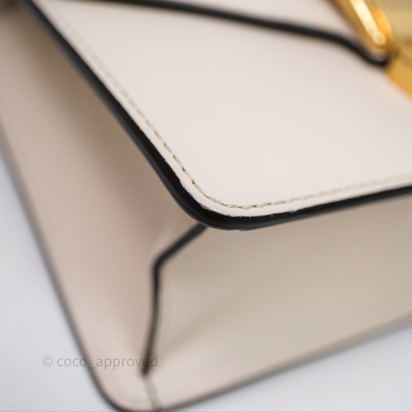 Gucci Mini Sylvie White Calfskin Bag⁣ ⁣⁣⁣⁣⁣⁣⁣⁣⁣⁣⁣⁣⁣⁣⁣⁣