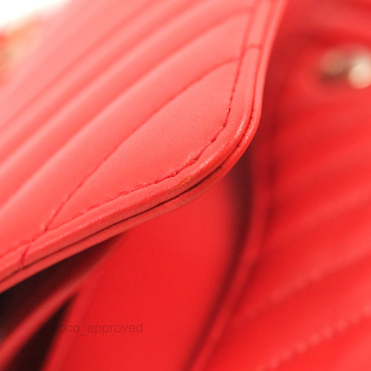 Chanel Classic M/L Medium Flap Chevron Red Lambskin Gold Hardware