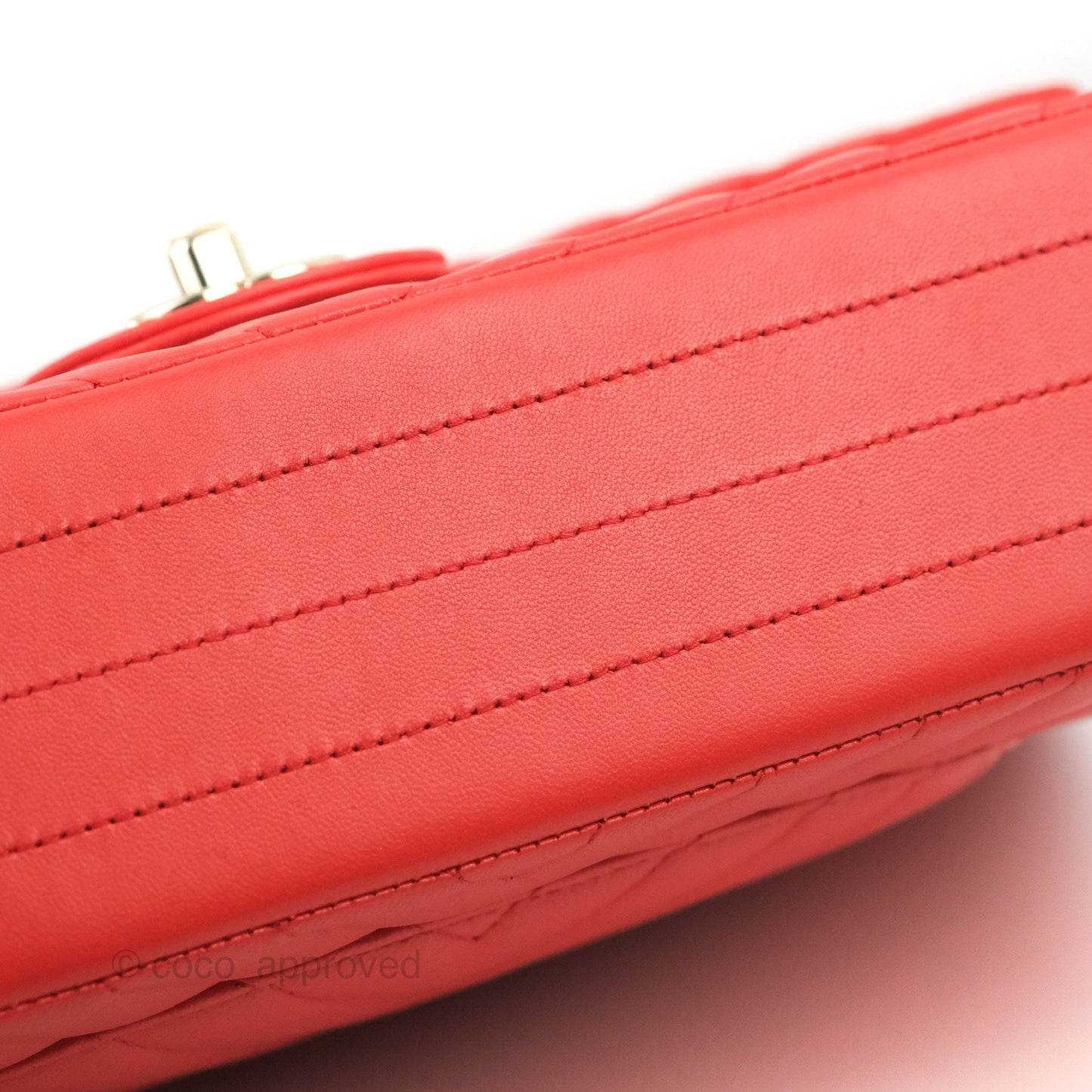 Chanel Classic M/L Medium Flap Chevron Red Lambskin Gold Hardware