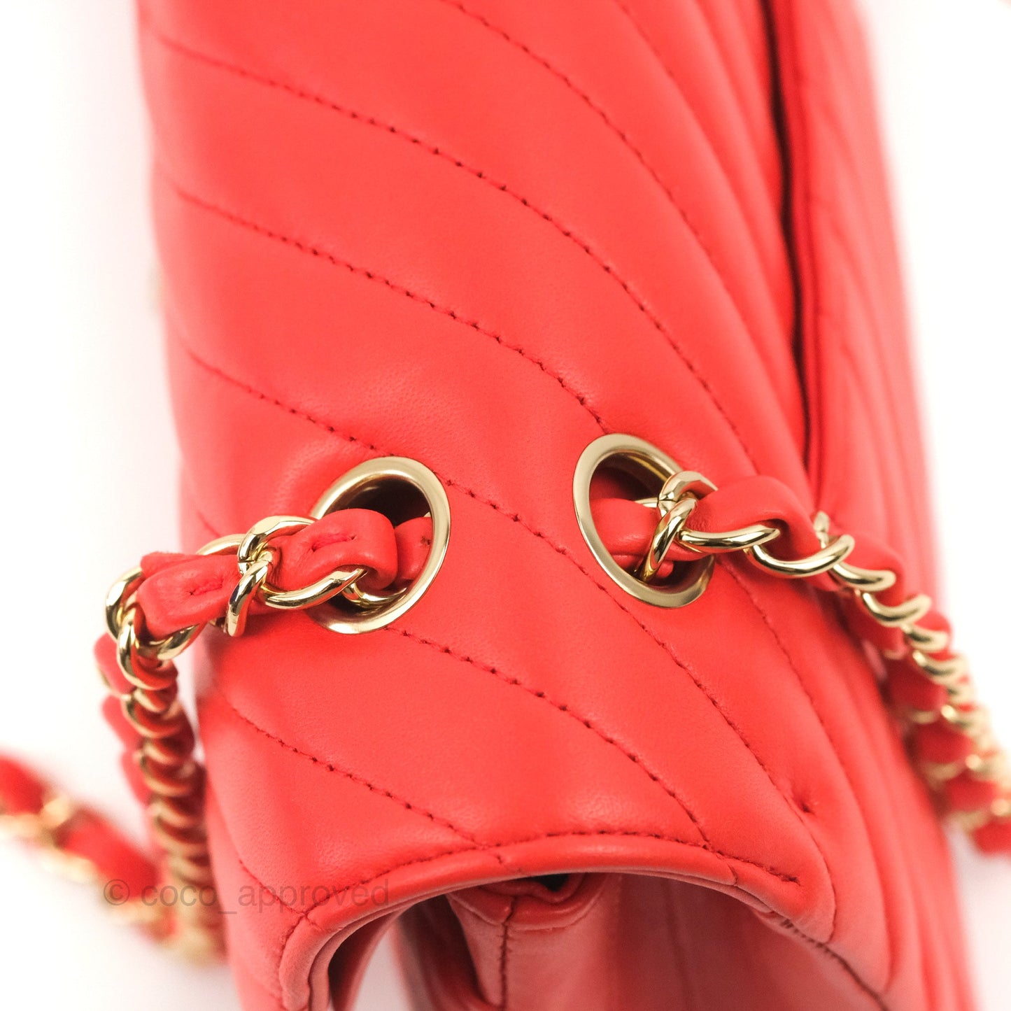 Chanel Classic M/L Medium Flap Chevron Red Lambskin Gold Hardware