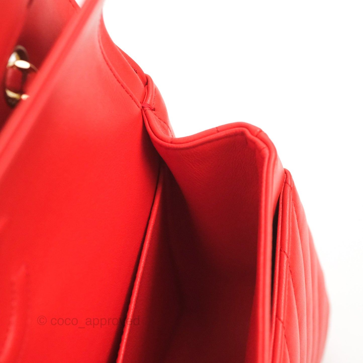 Chanel Classic M/L Medium Flap Chevron Red Lambskin Gold Hardware
