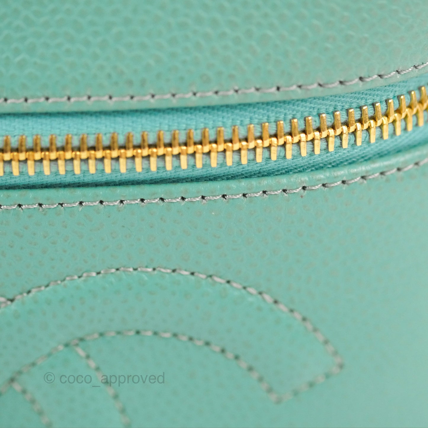 Chanel Vintage Vanity Case Tiffany Blue Caviar Gold Hardware