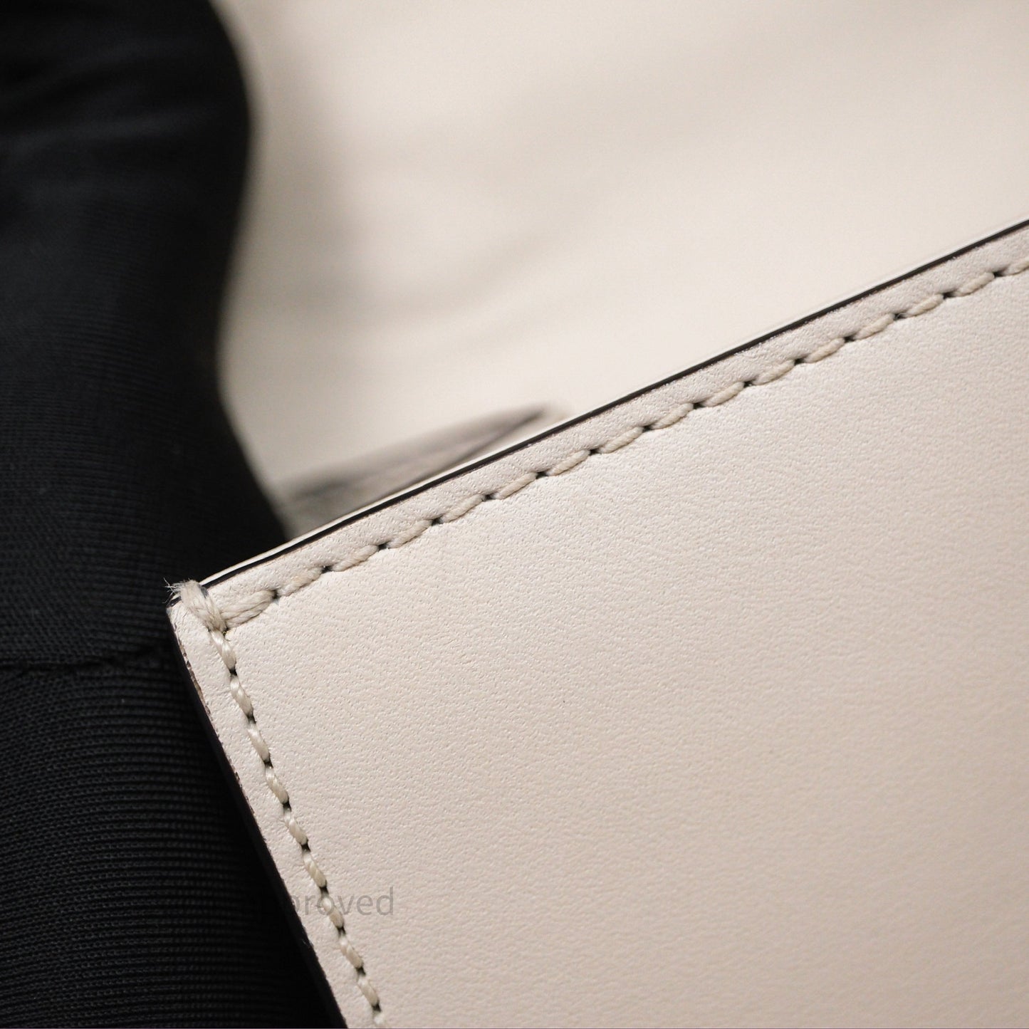 Gucci Mini Sylvie White Calfskin Bag⁣ ⁣⁣⁣⁣⁣⁣⁣⁣⁣⁣⁣⁣⁣⁣⁣⁣