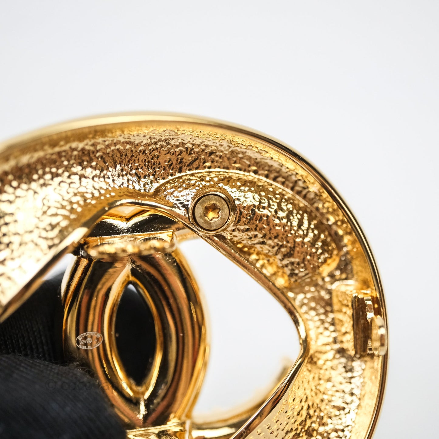 Chanel CC Pearl Round Crystal Hair Clip Gold Tone 24A