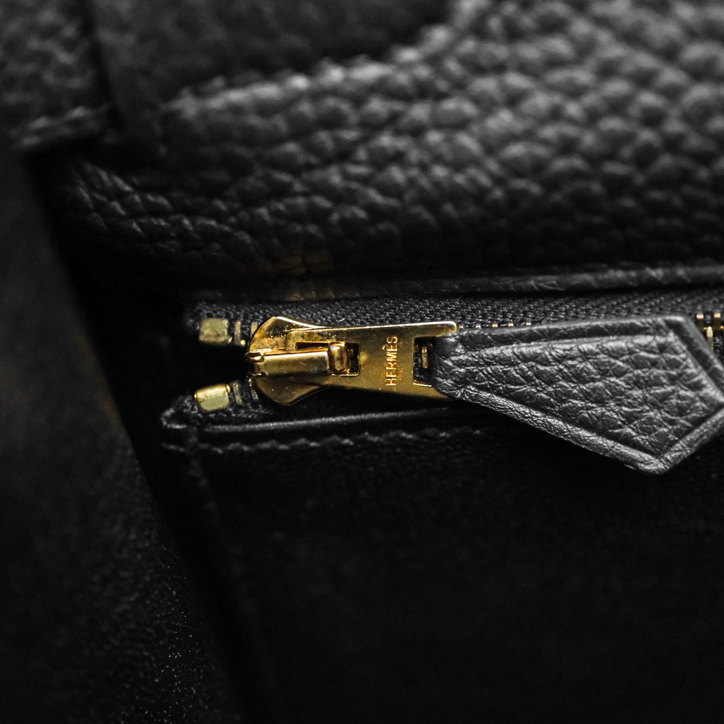 Hermès Retourne Kelly 28 Black Noir 89 Togo Gold Hardware