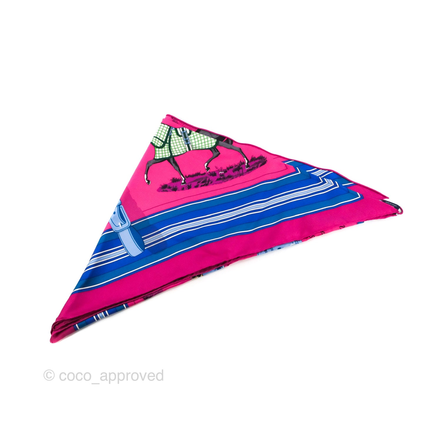 Hermès Silk Scarf Giant Triangle Couvertures et Tenues de Jour