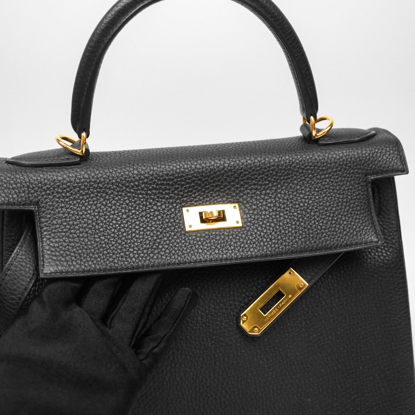 Hermès Retourne Kelly 28 Black Noir 89 Togo Gold Hardware