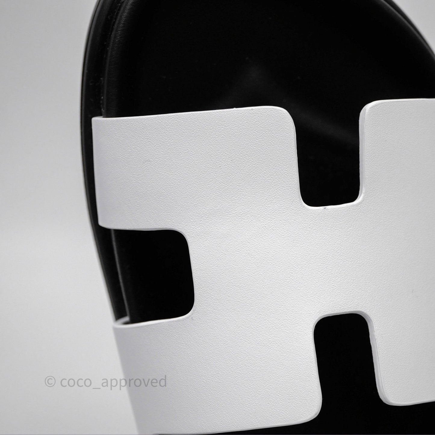 Hermès Chypre Sandal Calfskin Black/White Size 37