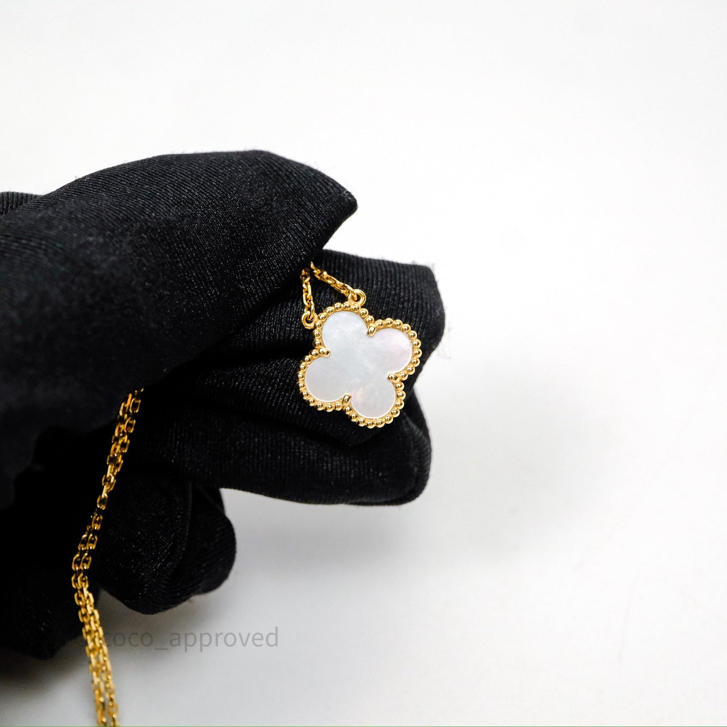 Van Cleef & Arpels Vintage Alhambra Pendant White Mother-of-pearl Yellow Gold
