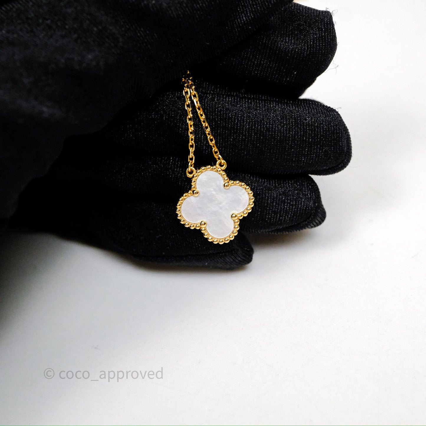 Van Cleef & Arpels Vintage Alhambra Pendant White Mother-of-pearl Yellow Gold