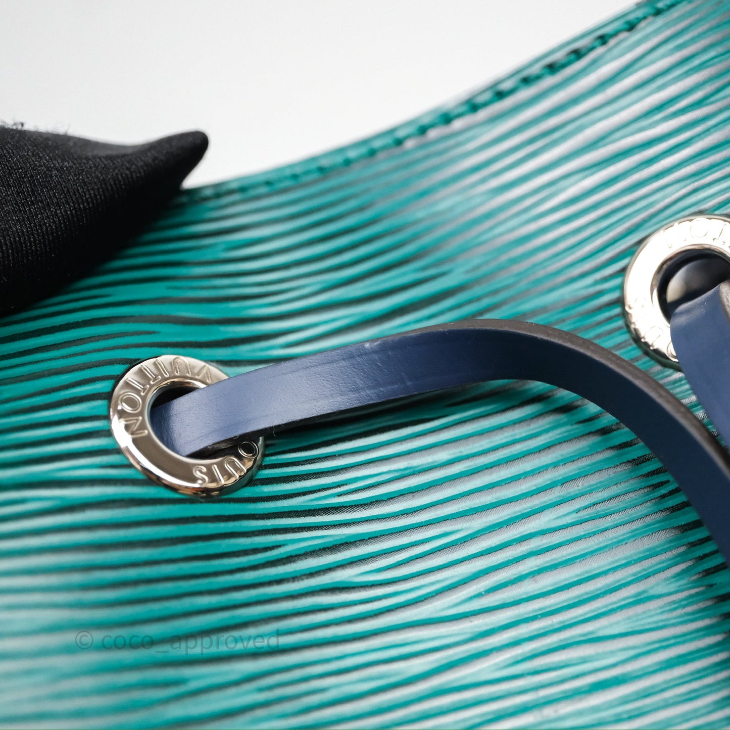 Louis Vuitton Neonoe BB Epi Green /Navy