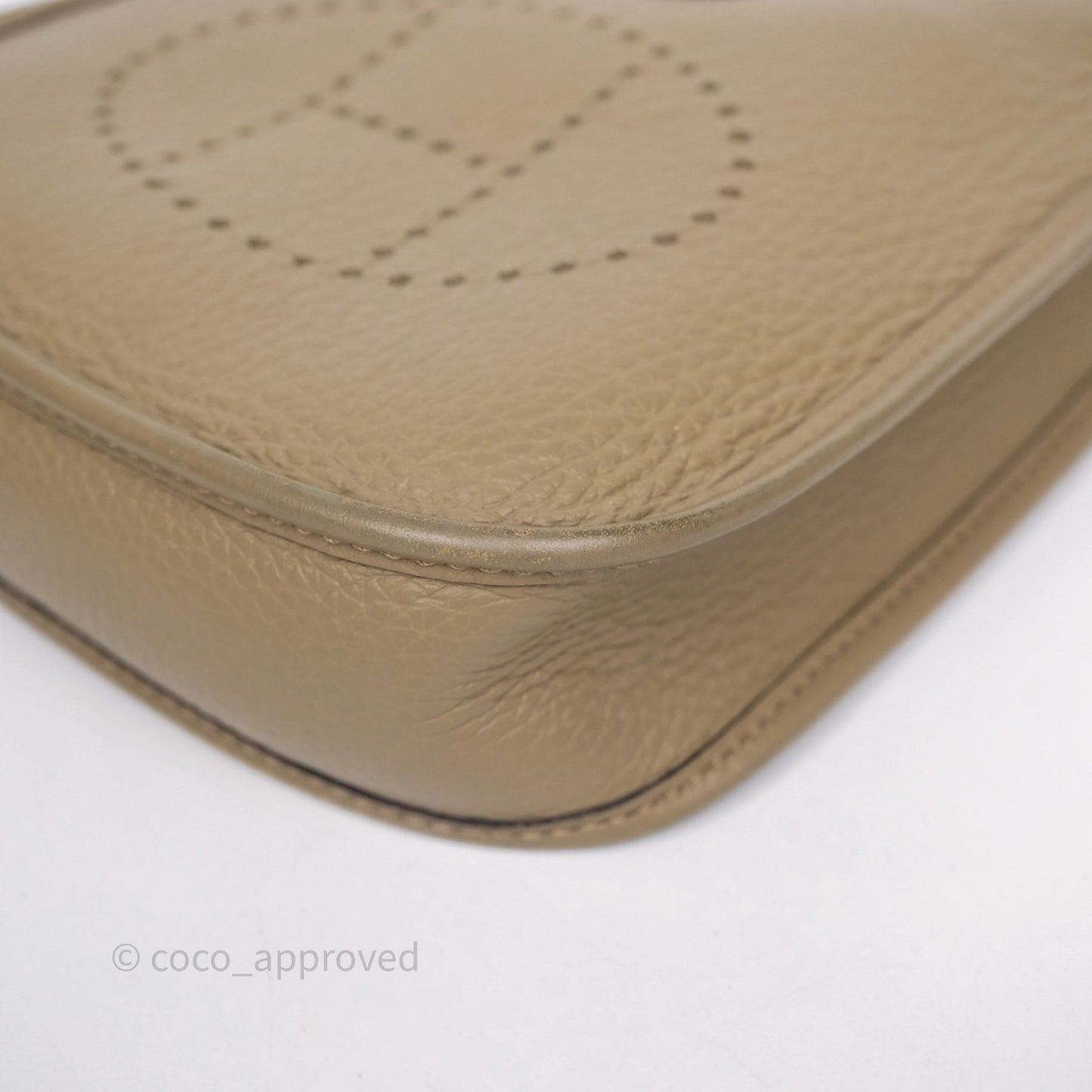 Hermès Mini Evelyne 16 Beige Marfa 8Q Clemence Gold Hardware