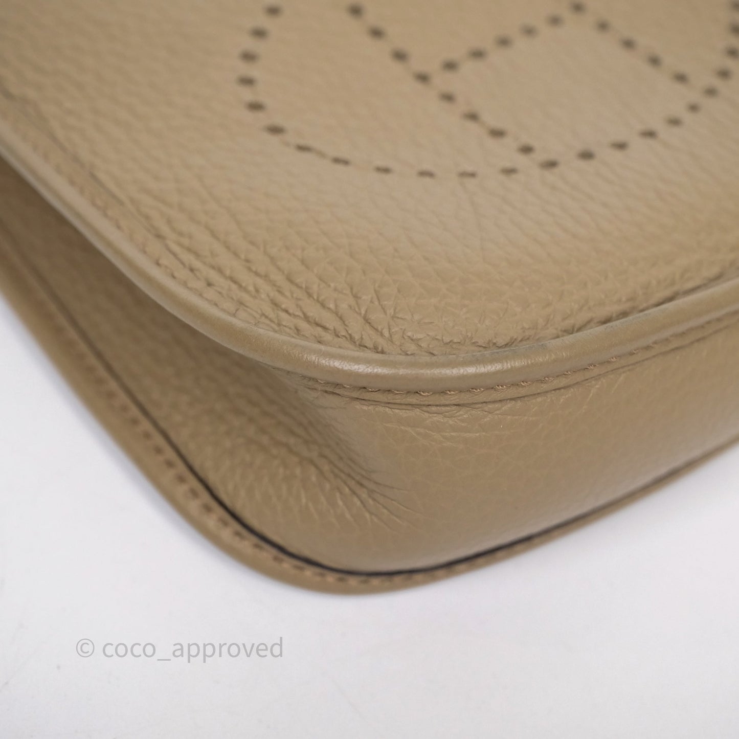 Hermès Mini Evelyne 16 Beige Marfa 8Q Clemence Gold Hardware