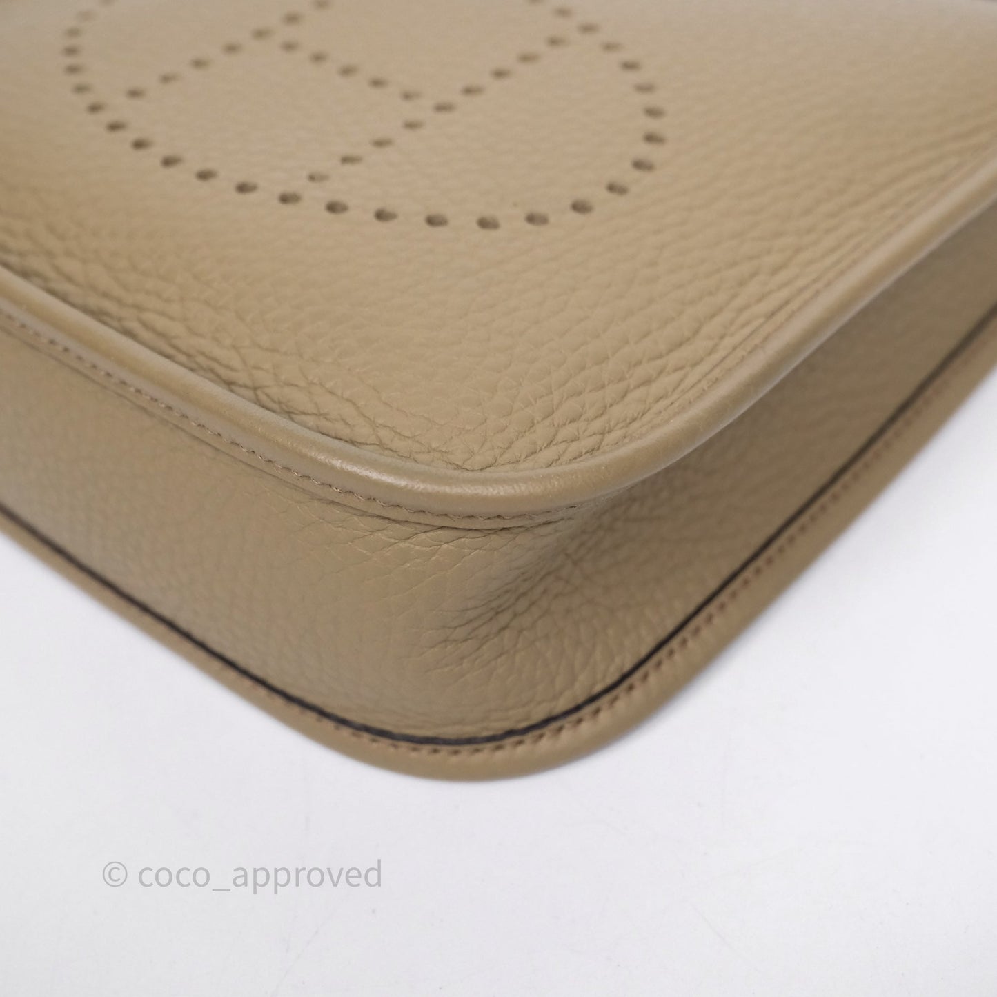 Hermès Mini Evelyne 16 Beige Marfa 8Q Clemence Gold Hardware