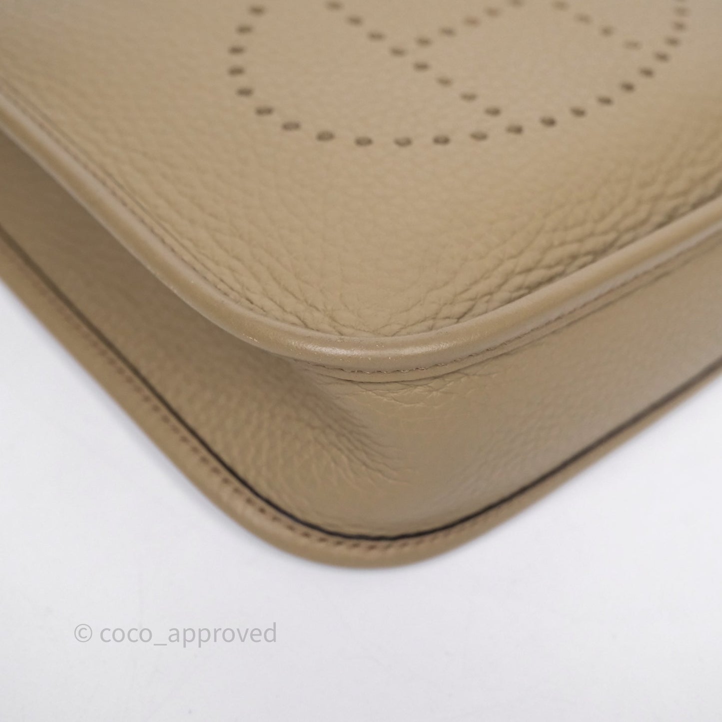 Hermès Mini Evelyne 16 Beige Marfa 8Q Clemence Gold Hardware
