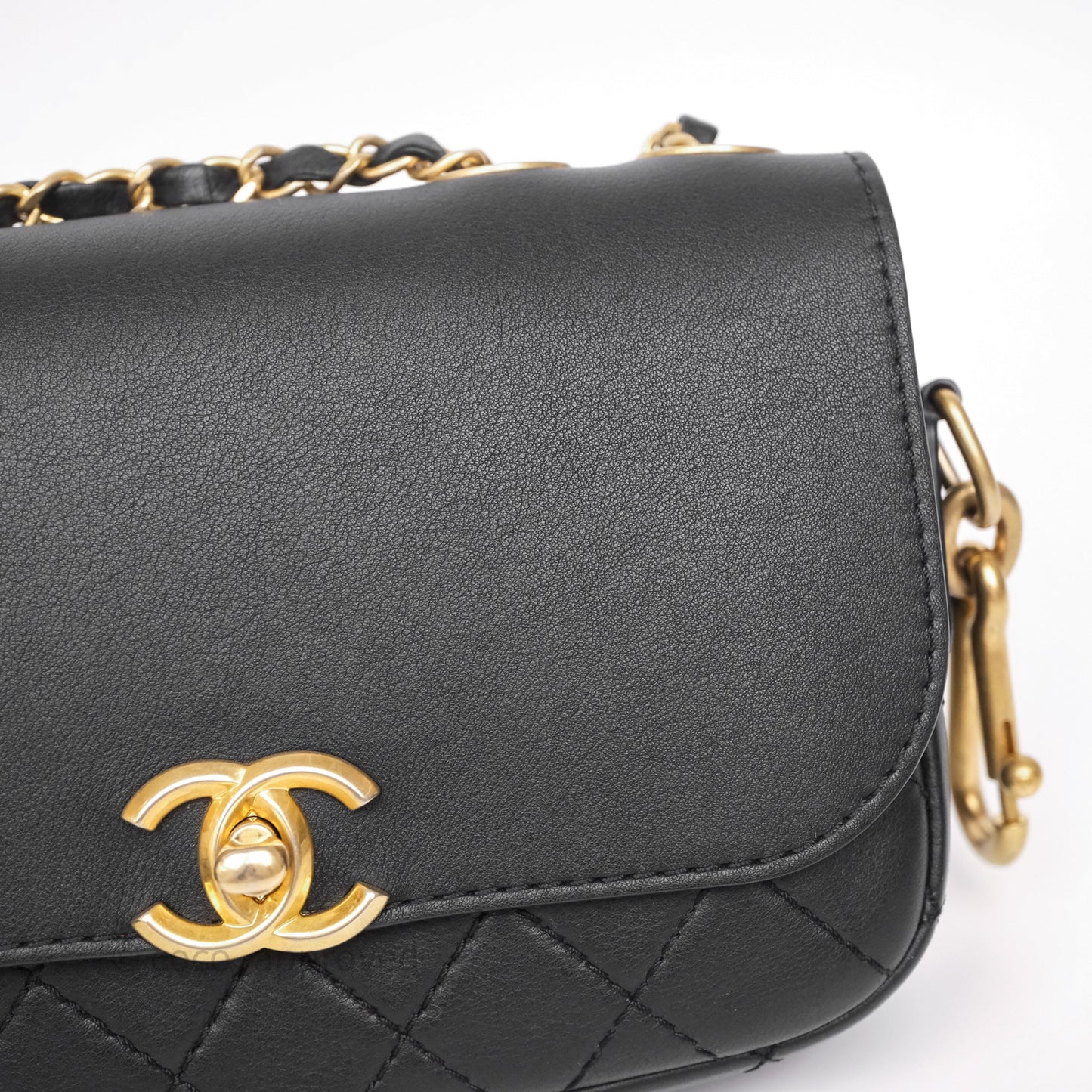 Chanel Quilted Flap Bag with Coin Purse Black Calfksin Aged Gold Hardware