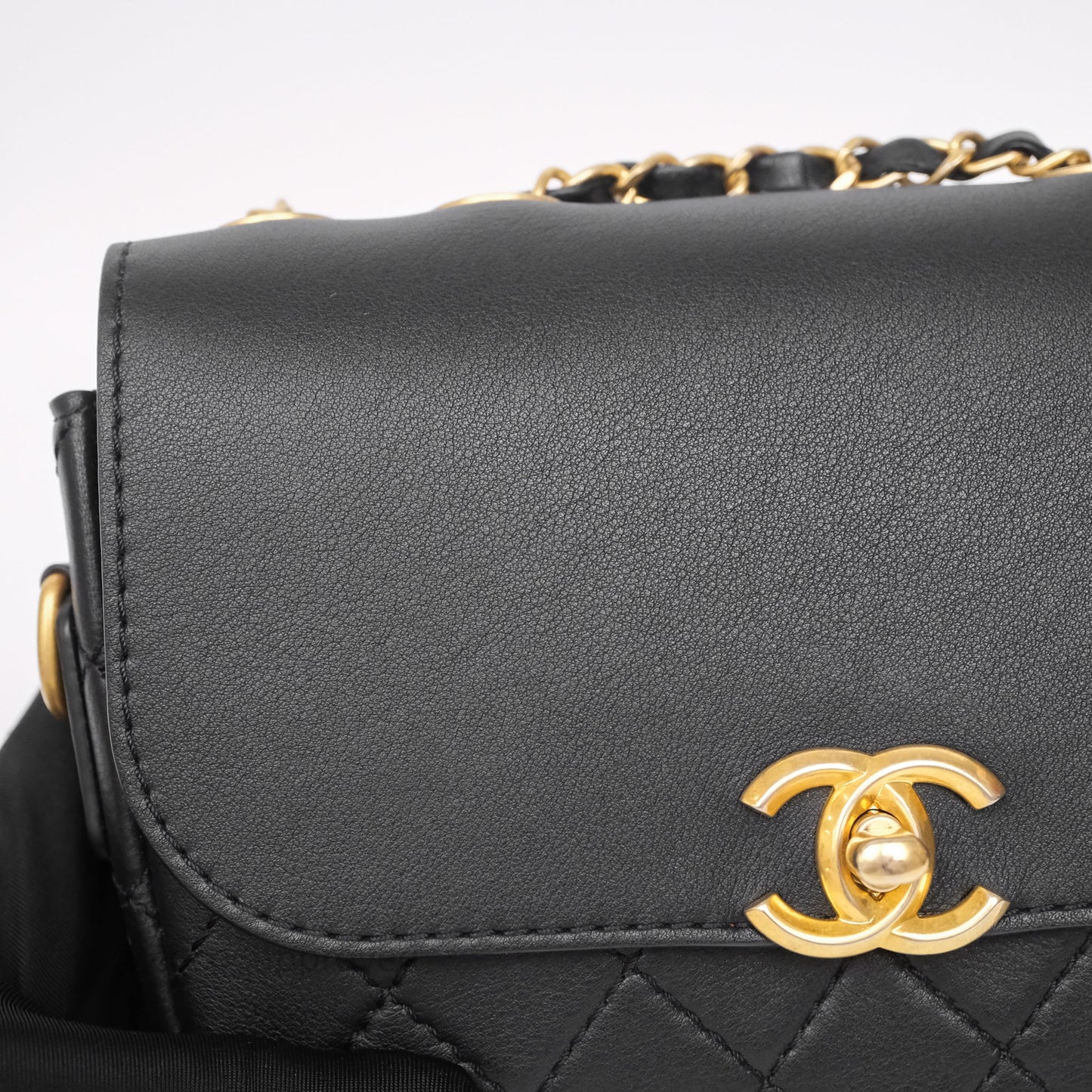 Chanel Quilted Flap Bag with Coin Purse Black Calfksin Aged Gold Hardware