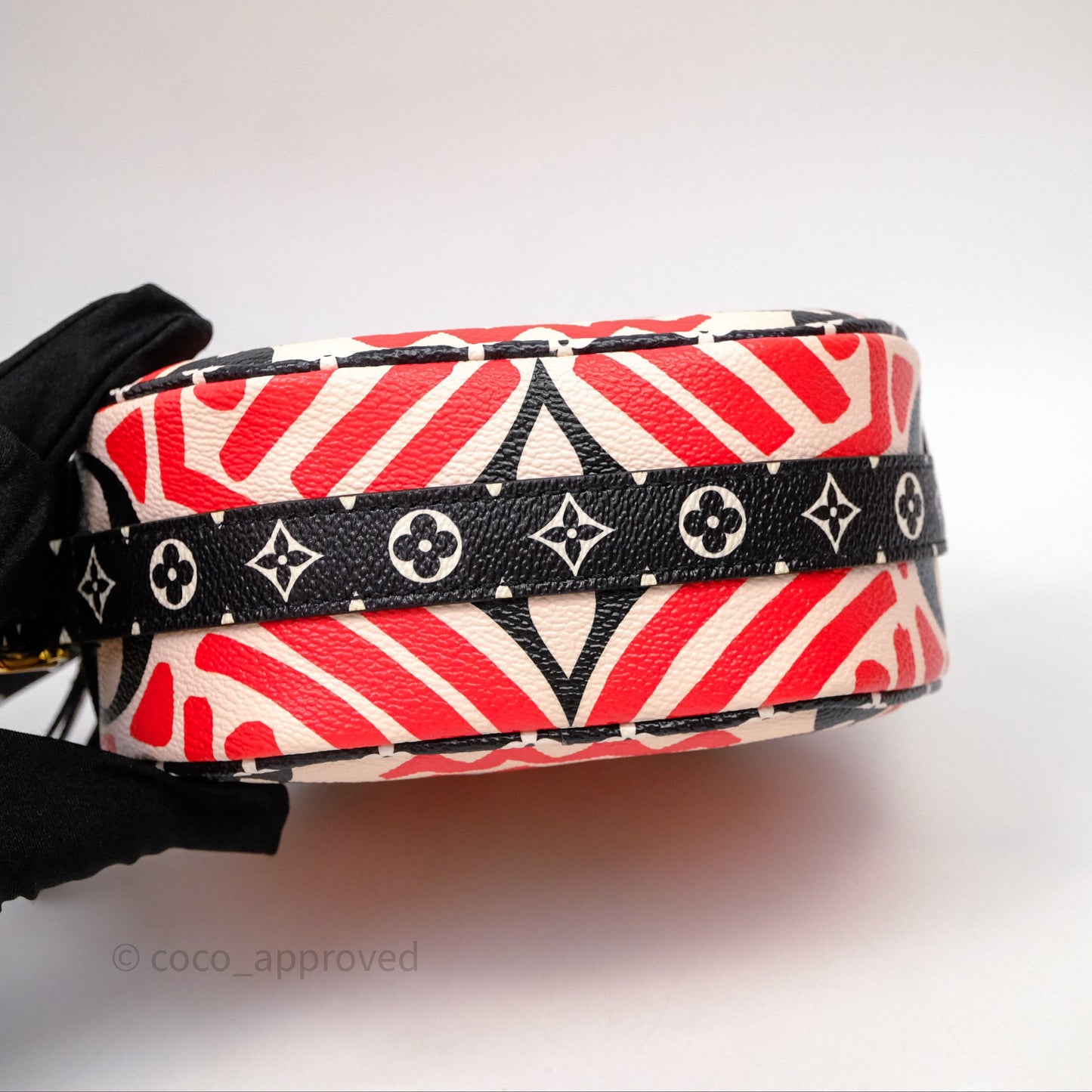 Louis Vuitton Giant Crafty Boite Chapeau Souple Monogram Shoulder Bag
