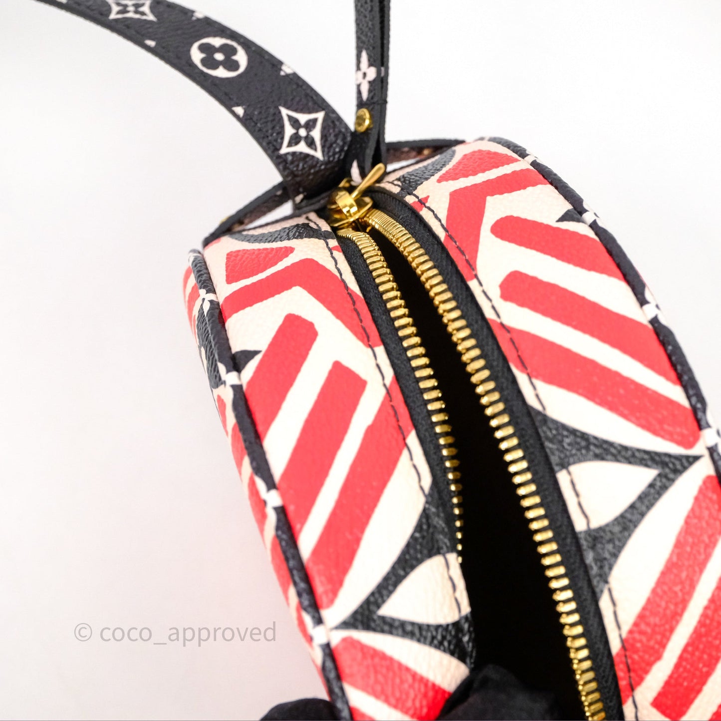Louis Vuitton Giant Crafty Boite Chapeau Souple Monogram Shoulder Bag