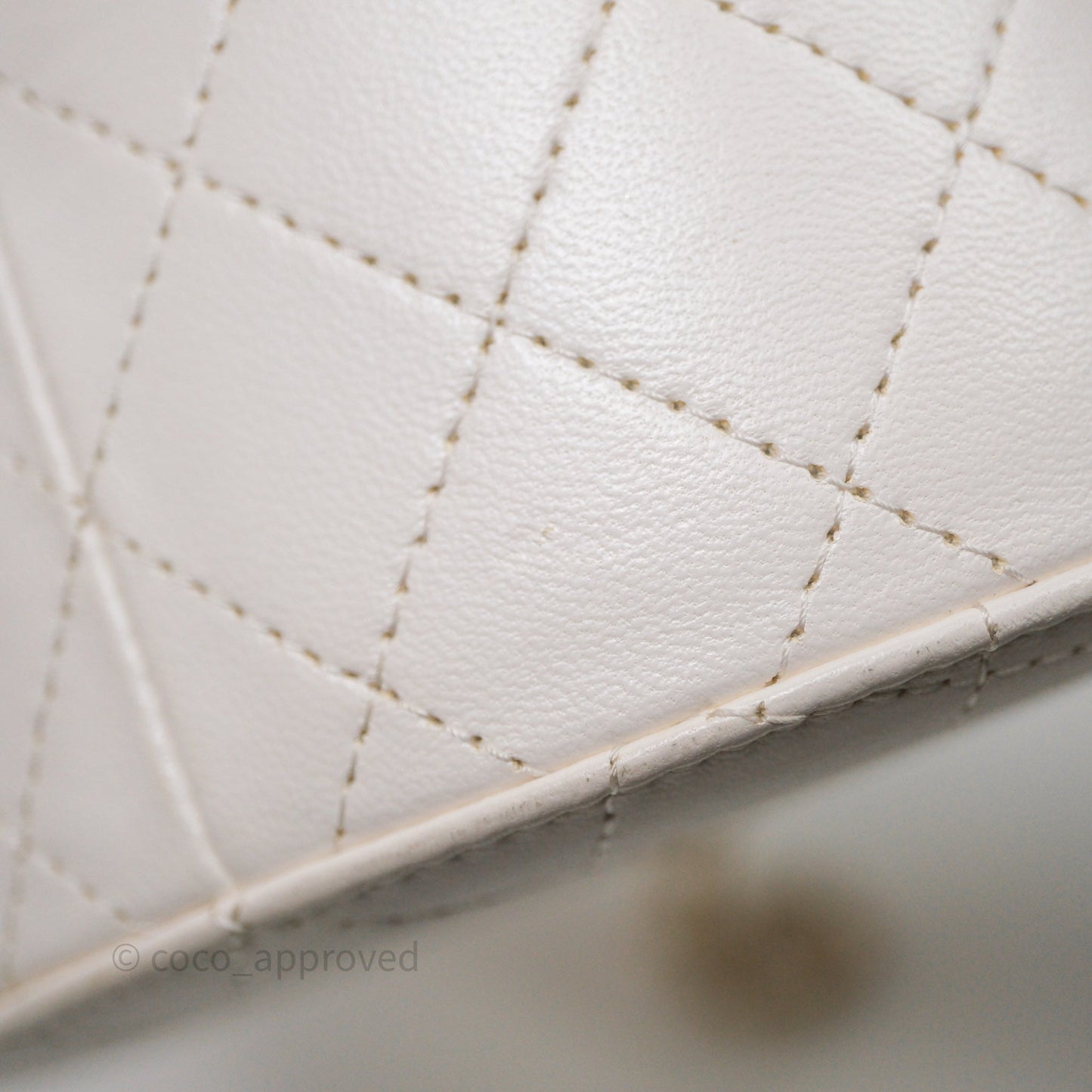 Chanel Quilted Round Vanity Clutch With Chain White Lambskin Gold Hardware