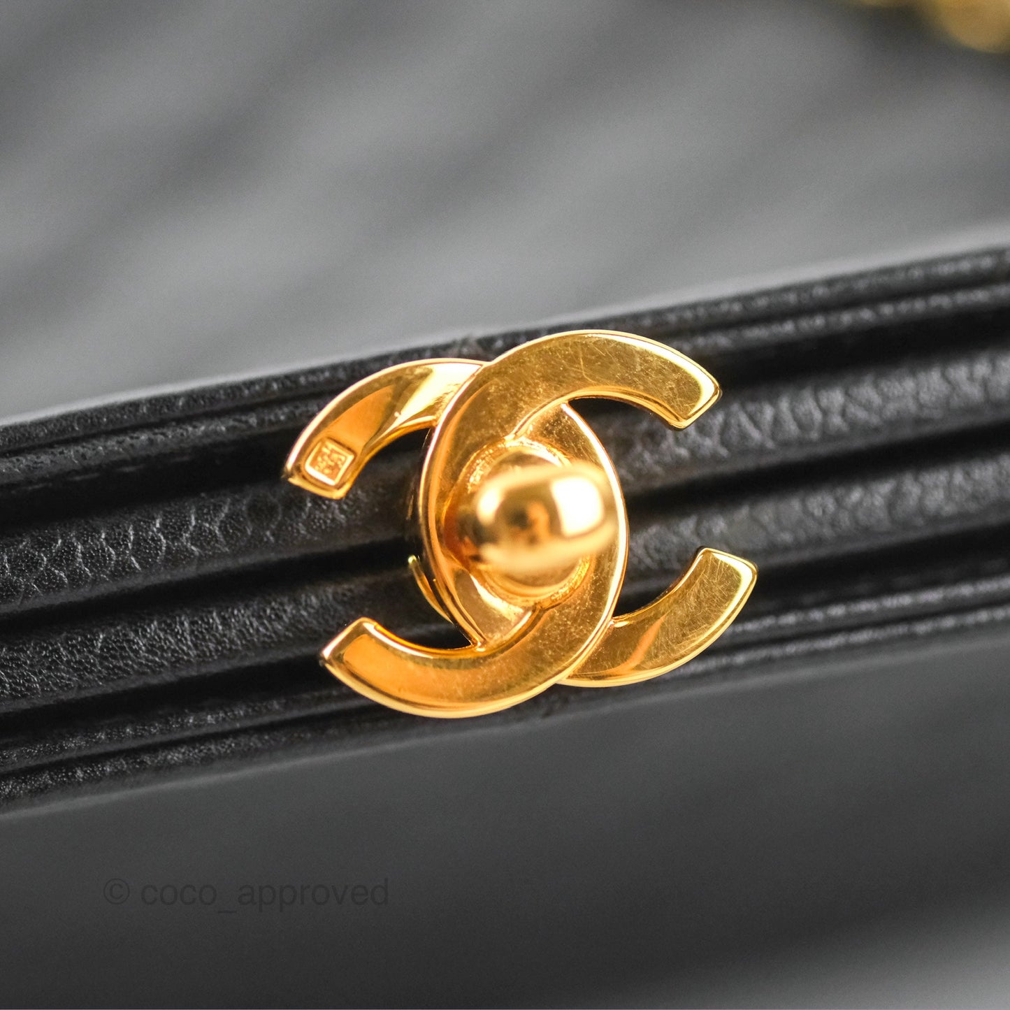 Chanel Vintage CC Kisslock Turnlock Shoulder Bag Quilted Black Caviar 24K Gold Hardware