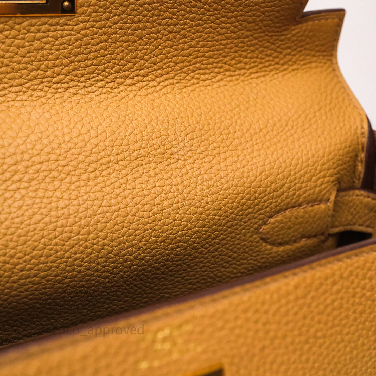 Hermès Kelly 28 Biscuit 4B Togo Gold Hardware