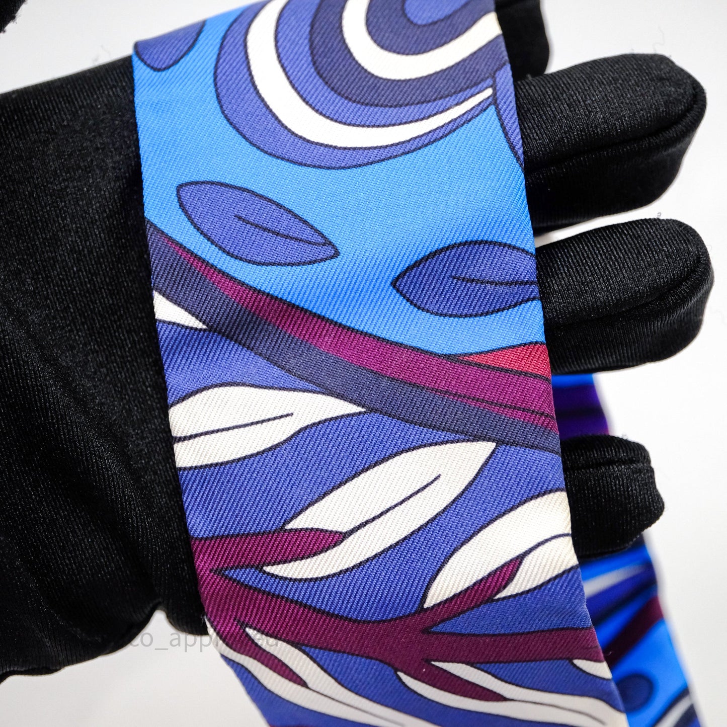 Hermès "Le Jardin de la Maharani" Silk Twilly Bleu