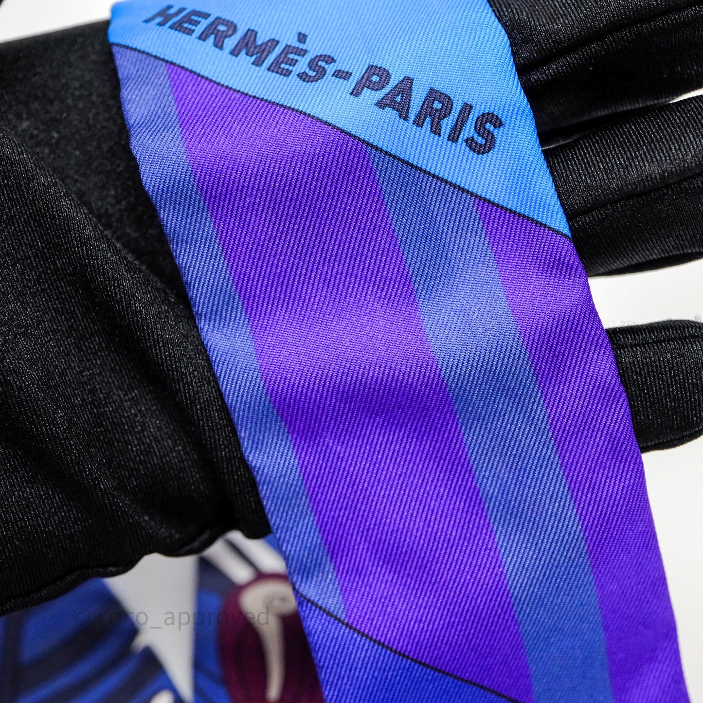 Hermès "Le Jardin de la Maharani" Silk Twilly Bleu