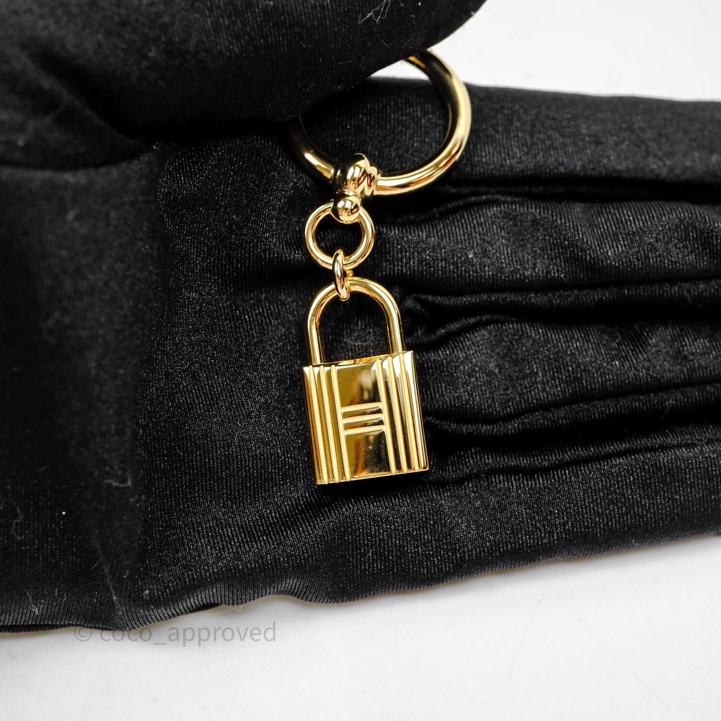 Hermes Loop Charms Cadenas Scarf Ring Gold Tone