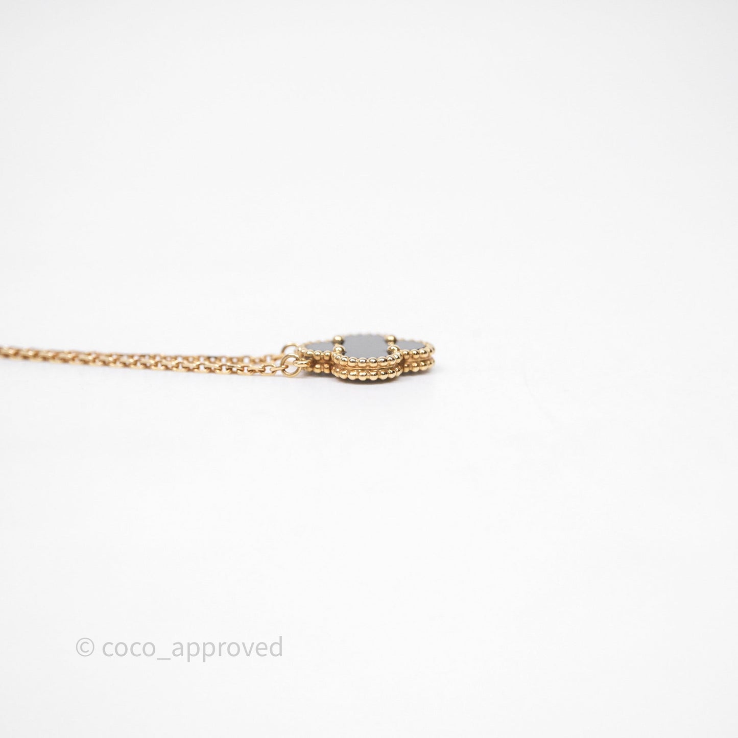 Van Cleef & Arpels Vintage Alhambra Pendant Onyx 18K Yellow Gold