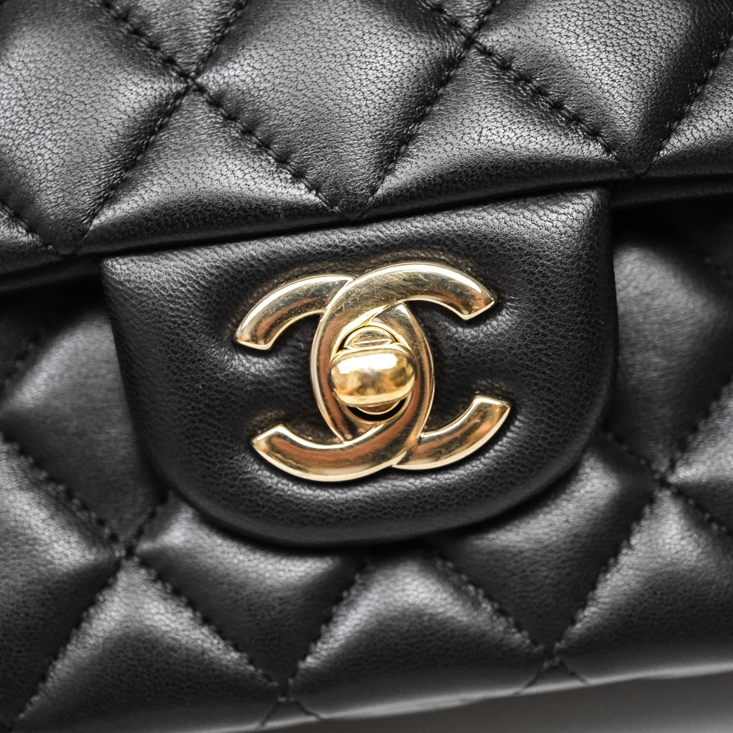 Chanel Classic M/L Medium Flap Bag Valentine Limited Edition Black Lambskin Gold Hardware