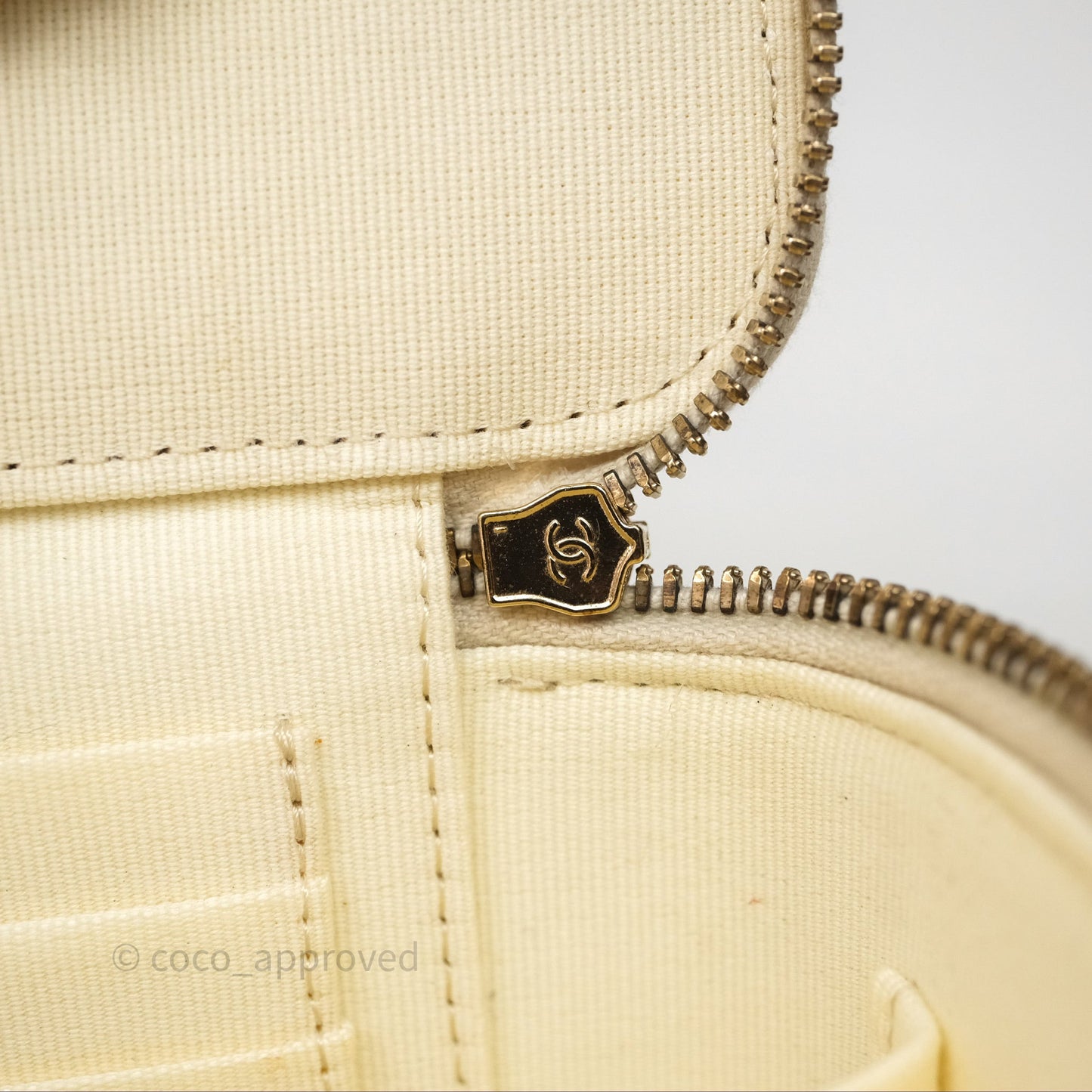 Chanel Vanity with Chain Ivory Cream Caviar Gold Hardware