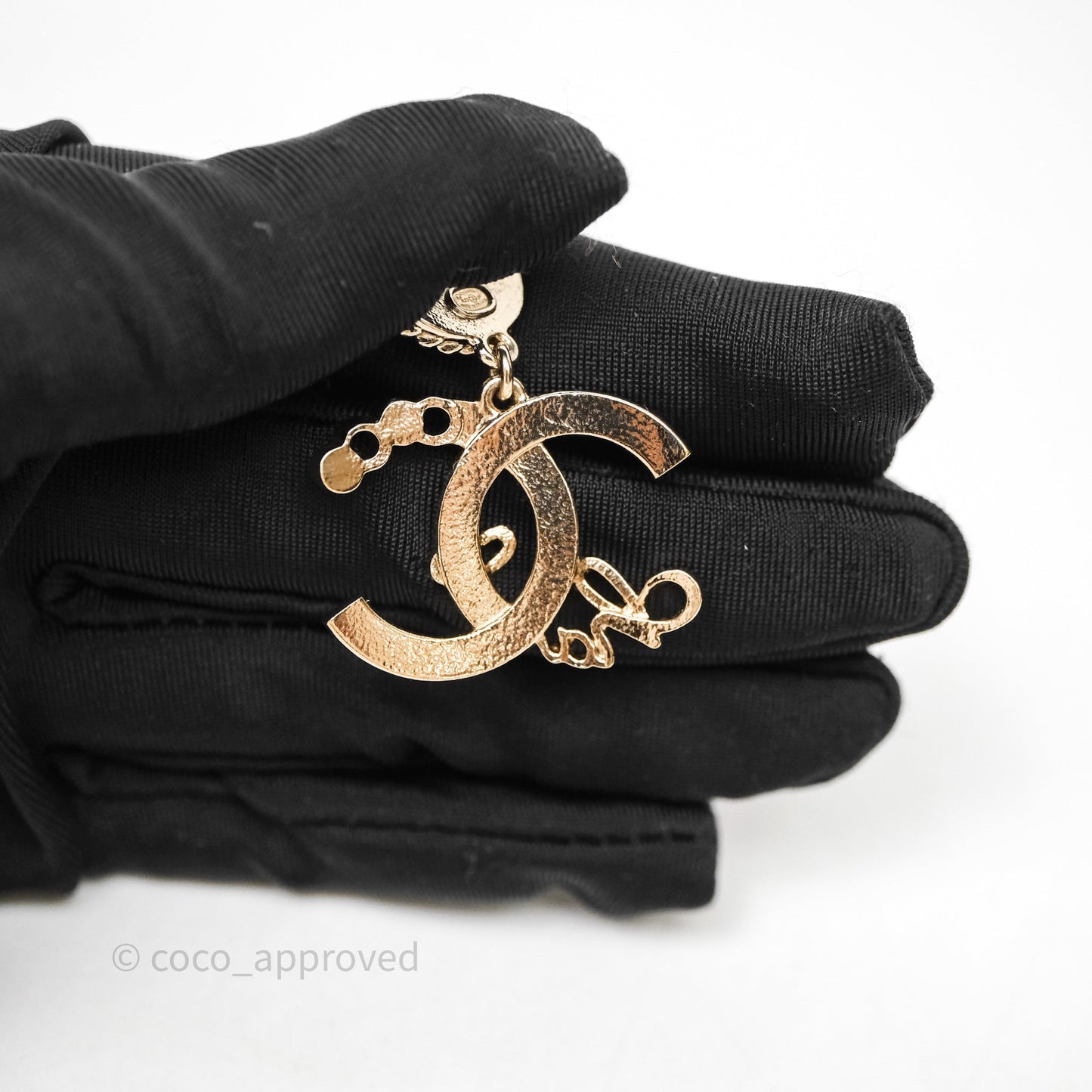Chanel Round Pearl CC Logo Drop Earrings Gold Tone 22P
