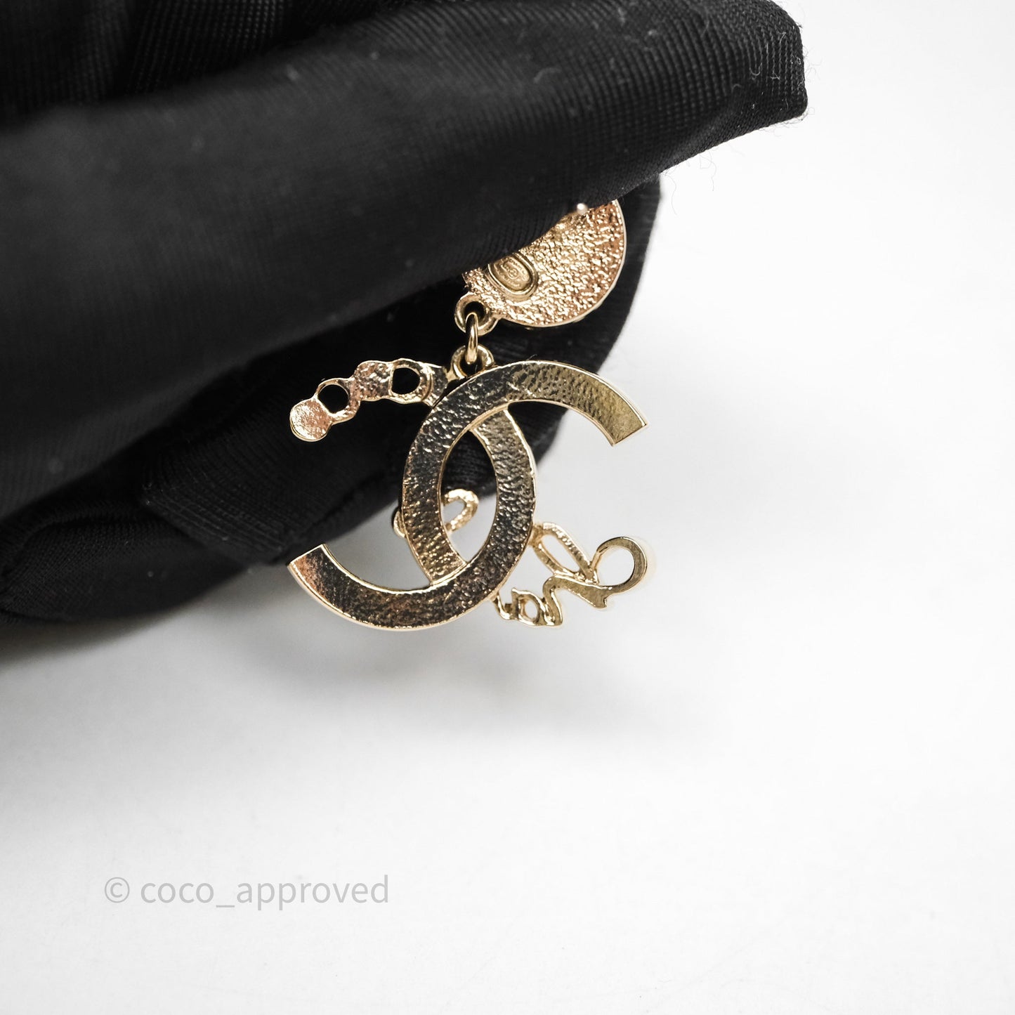 Chanel Round Pearl CC Logo Drop Earrings Gold Tone 22P