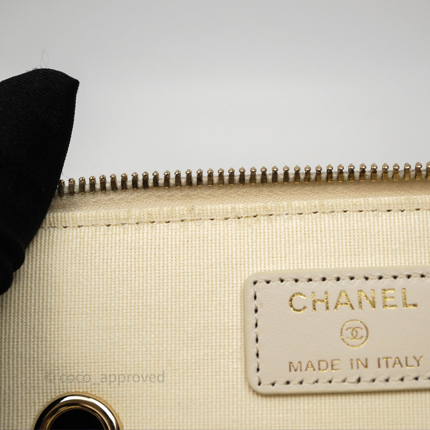 Chanel Vanity with Chain Ivory Cream Caviar Gold Hardware