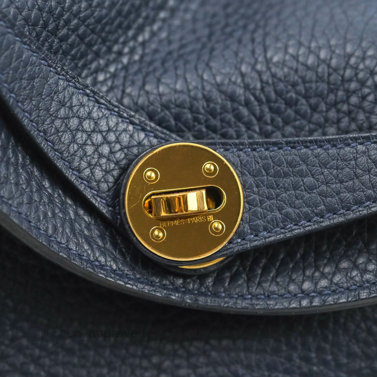 Hermès Lindy 26 Taurillion Clemence Bleu Nuit 2Z Gold Hardware