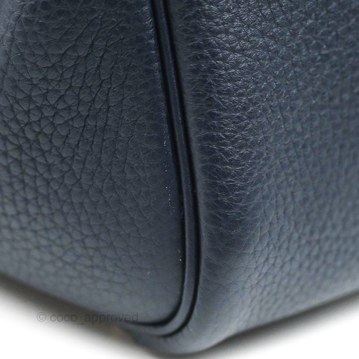 Hermès Lindy 26 Taurillion Clemence Bleu Nuit 2Z Gold Hardware