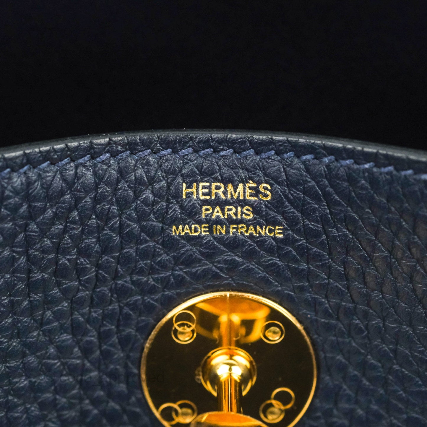 Hermès Lindy 26 Taurillion Clemence Bleu Nuit 2Z Gold Hardware