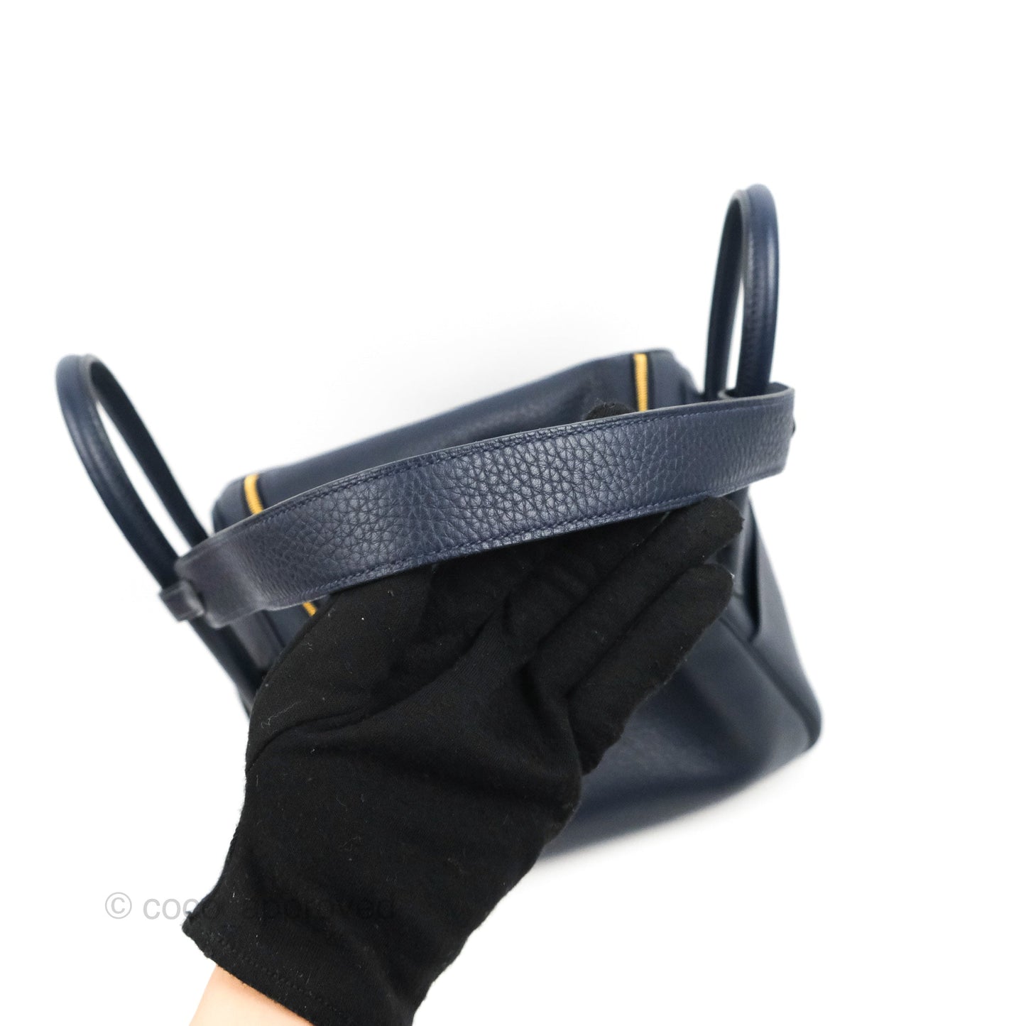 Hermès Lindy 26 Taurillion Clemence Bleu Nuit 2Z Gold Hardware
