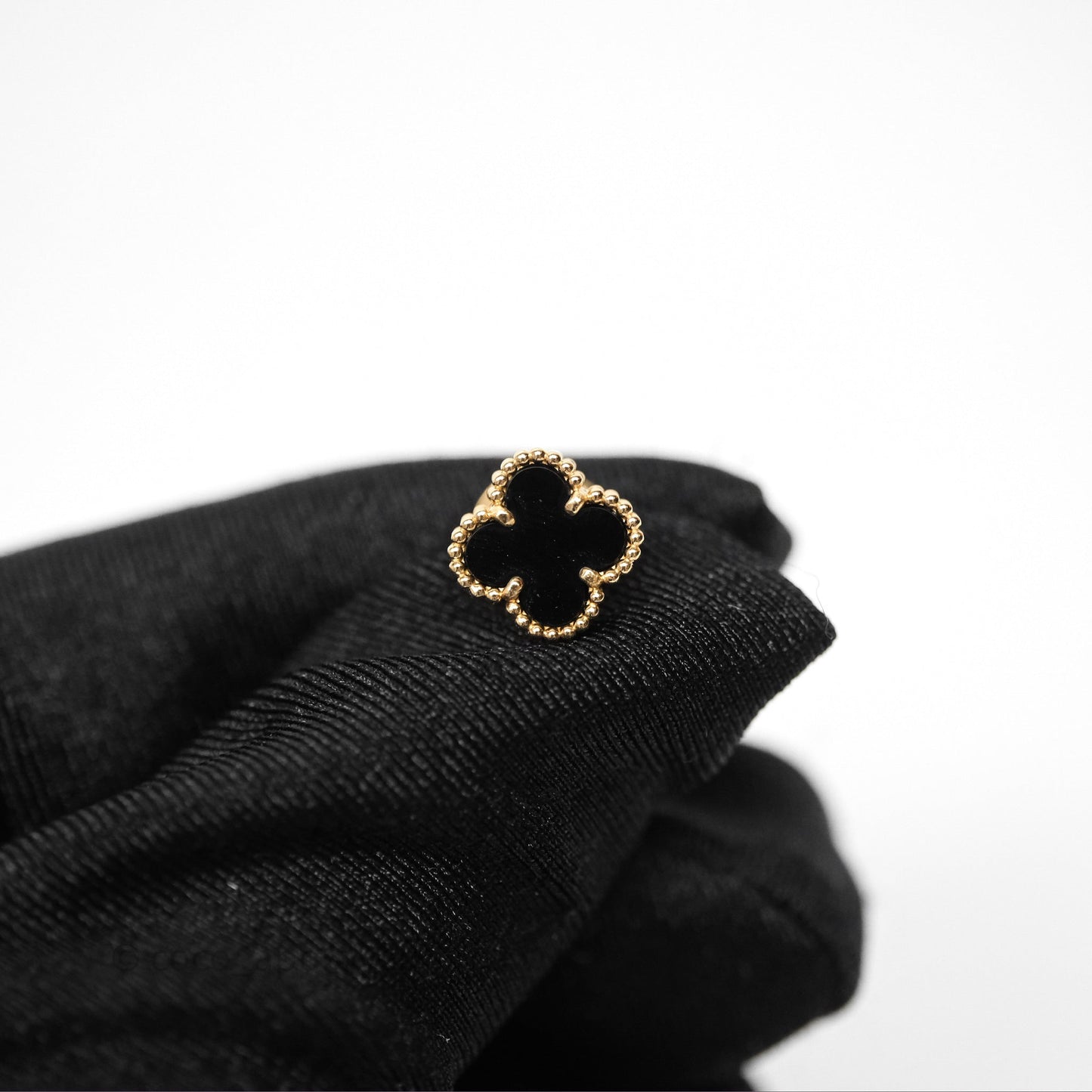 Van Cleef & Arpels Sweet Alhambra Earstuds Earrings Pendant Onyx Yellow Gold