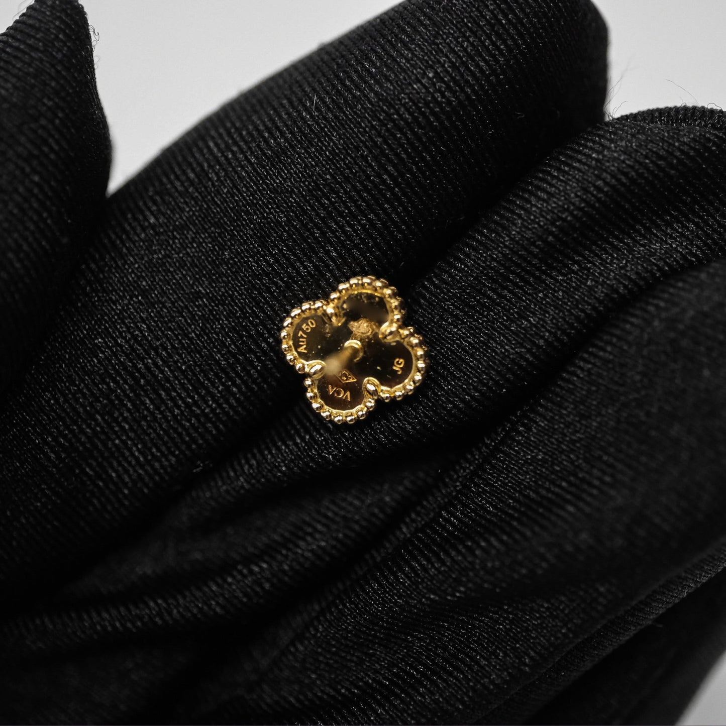 Van Cleef & Arpels Sweet Alhambra Earstuds Earrings Pendant Onyx Yellow Gold