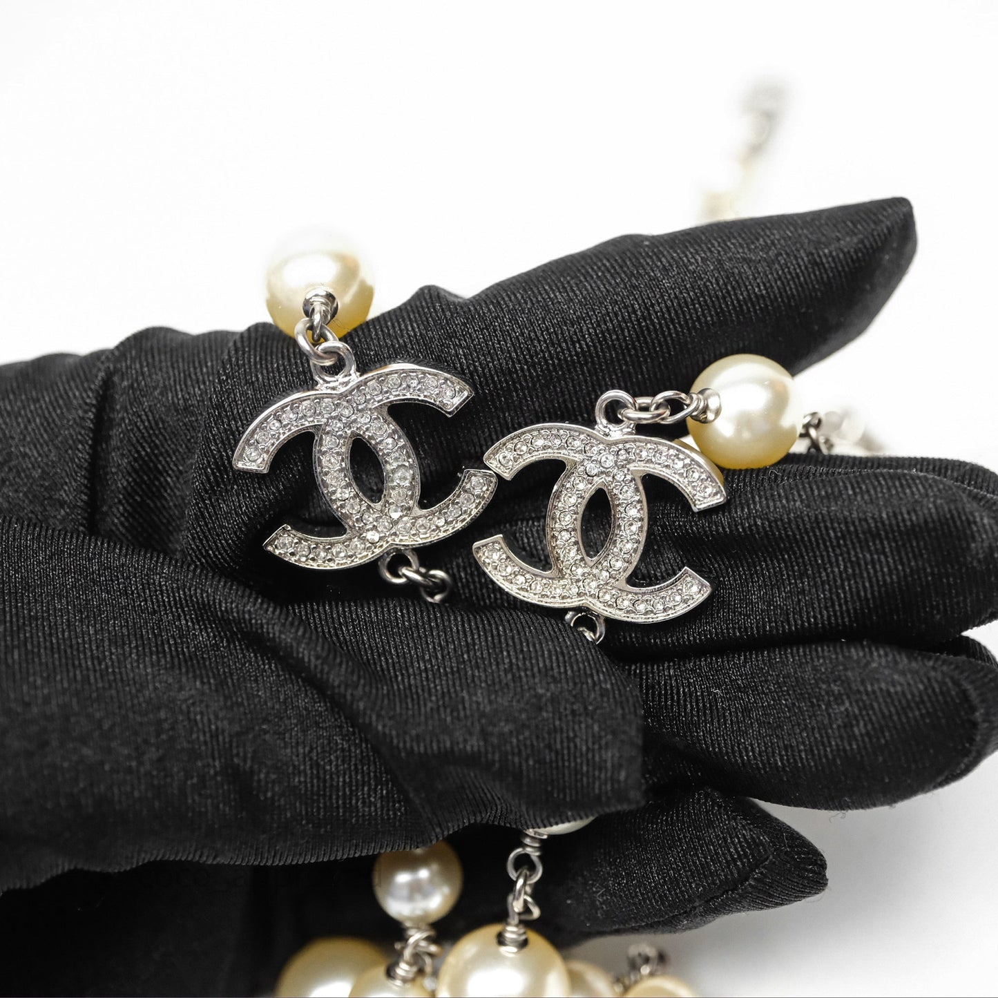 Chanel Crystal CC Pearl Necklace Sliver Tone 25V