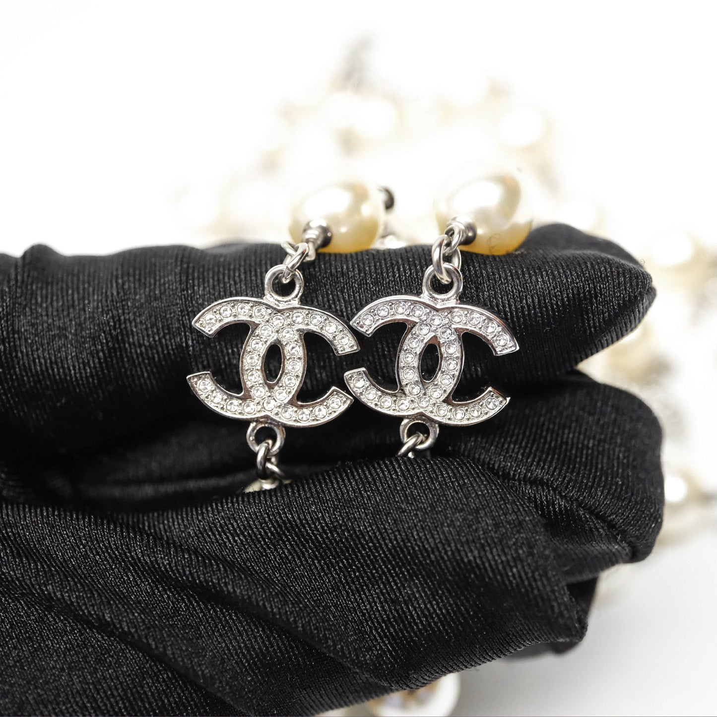 Chanel Crystal CC Pearl Necklace Sliver Tone 25V