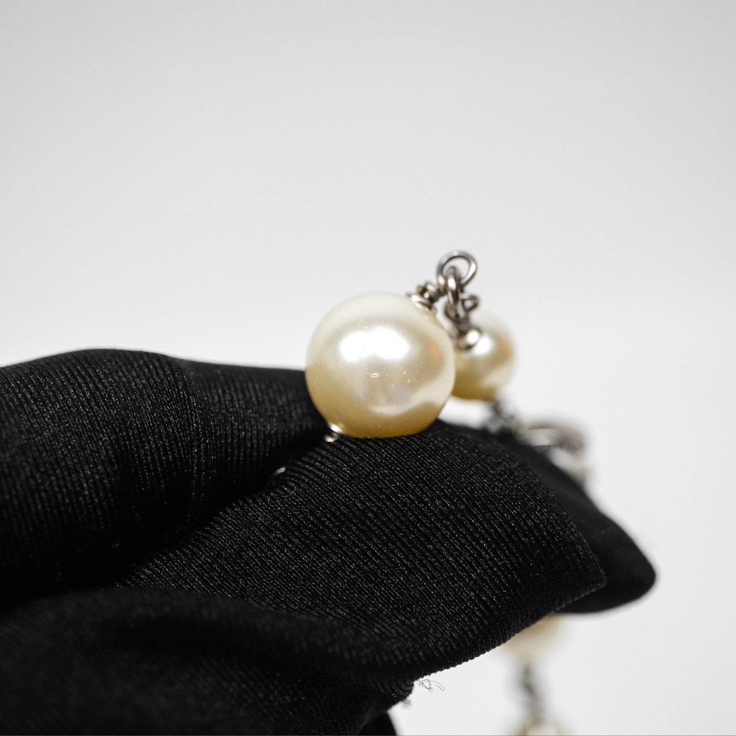 Chanel Crystal CC Pearl Necklace Sliver Tone 25V