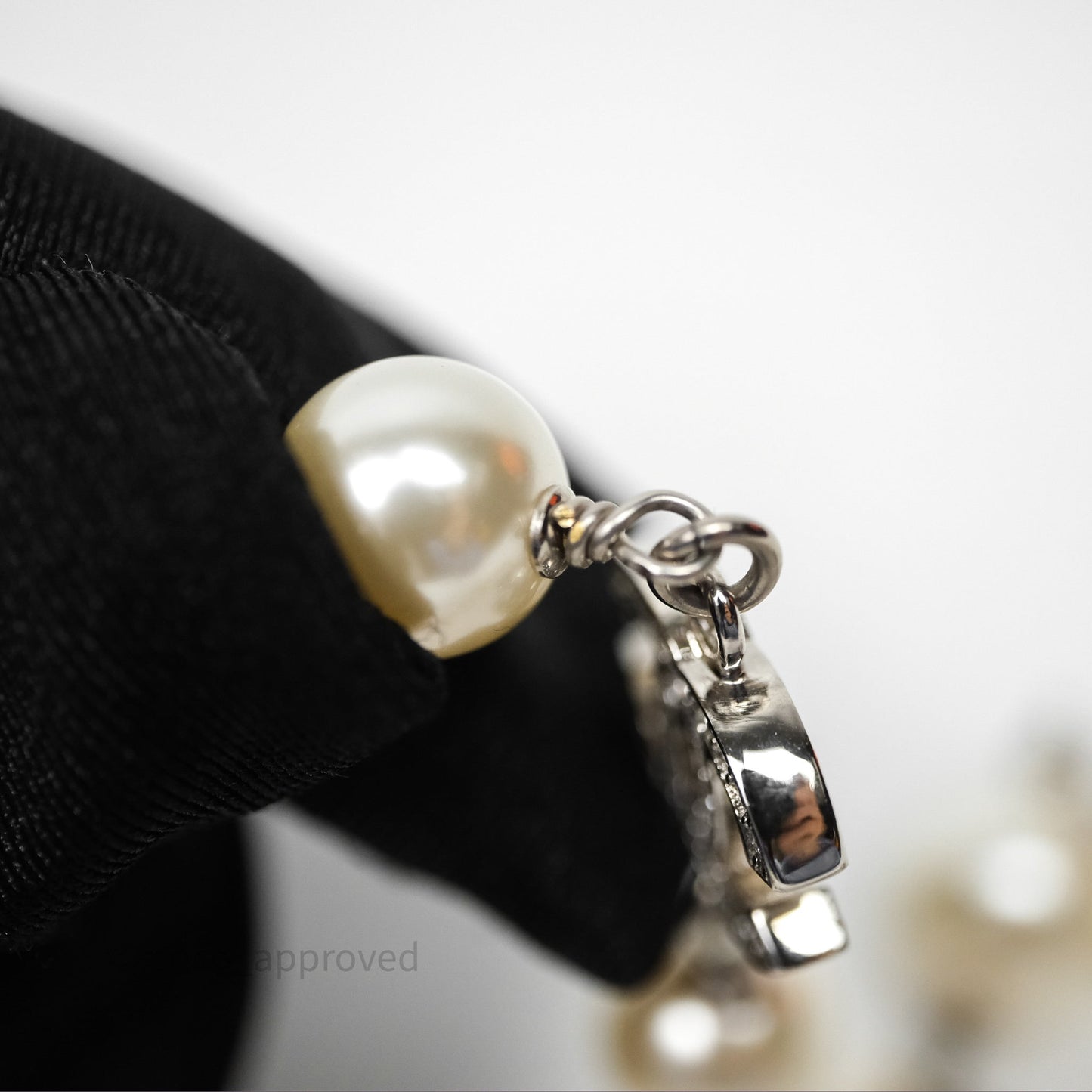 Chanel Crystal CC Pearl Necklace Sliver Tone 25V